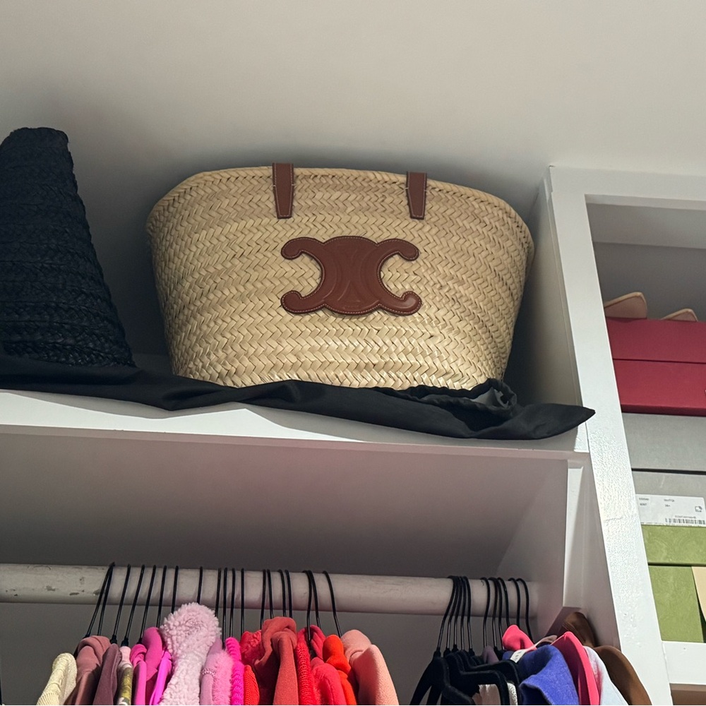MEDIUM CELINE CLASSIC PANIER IN PALM LEAVES AND CALFSKIN.